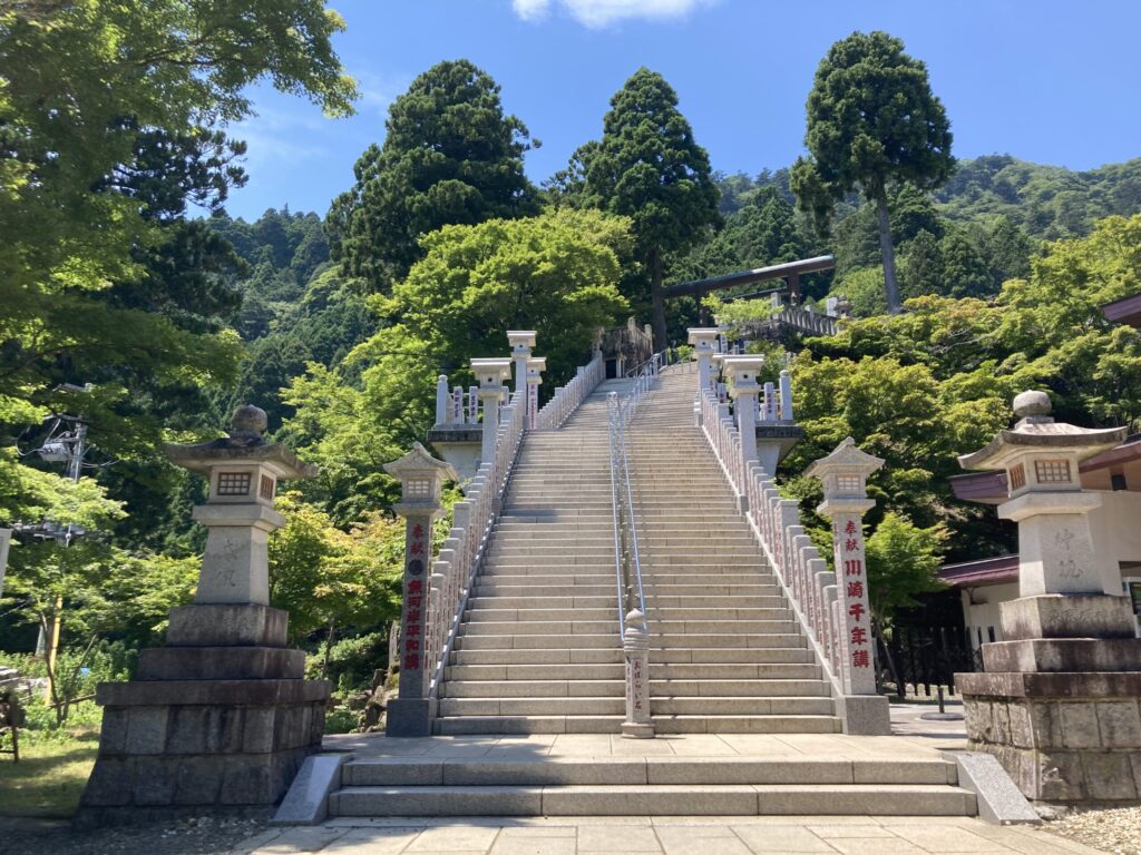 大山阿夫利神社下社へ続く階段