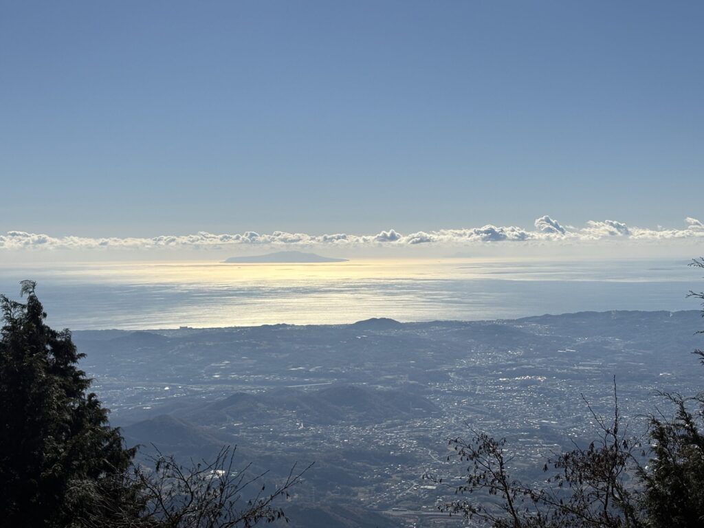 大山山頂から見える相模湾