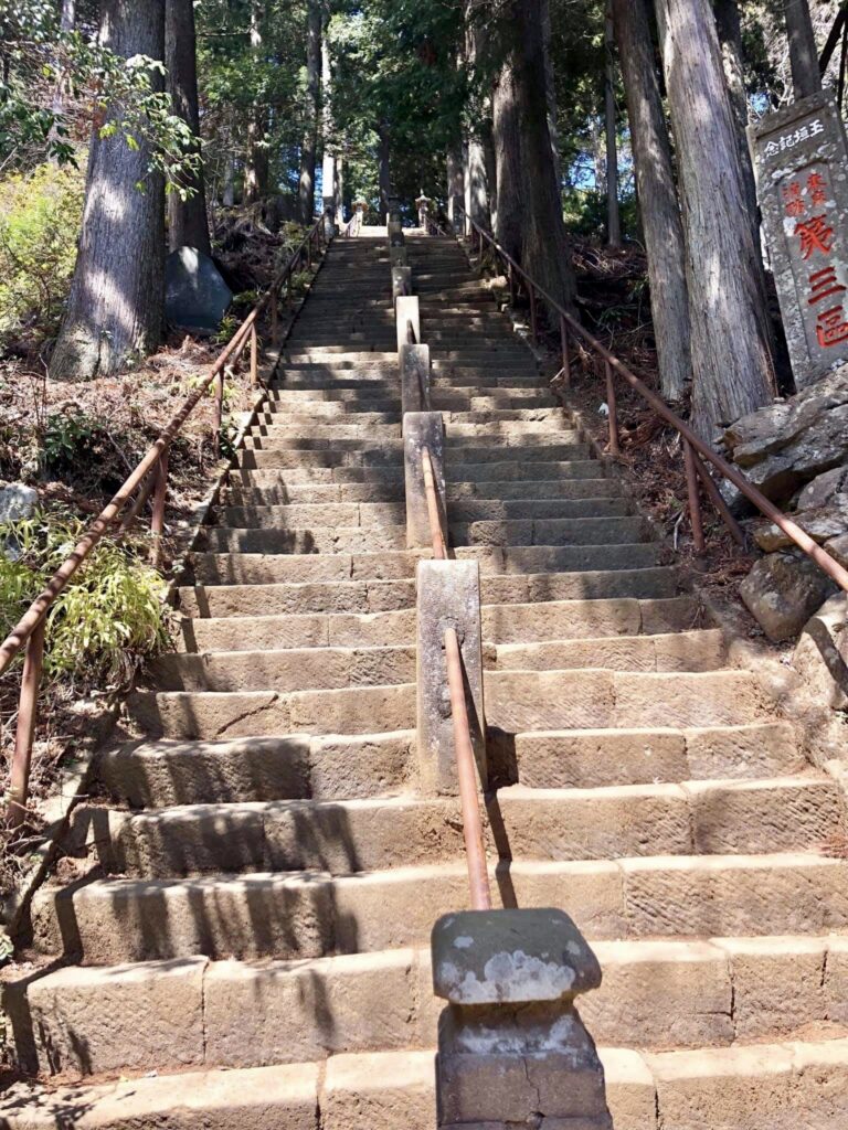 大山山頂登山口階段