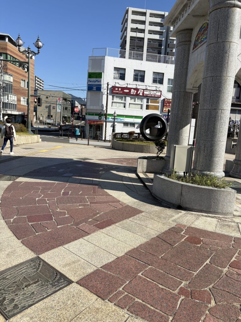 秦野駅北口駅前広場の様子
